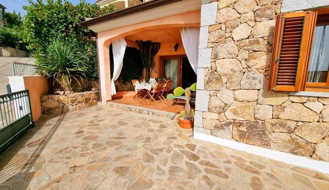 Holiday flat with fireplace, terrace and sea view