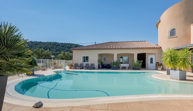 Holiday Home 'Maison Entre Mer Et Montagnes' with Mountain View, Private Pool & Wi-Fi
