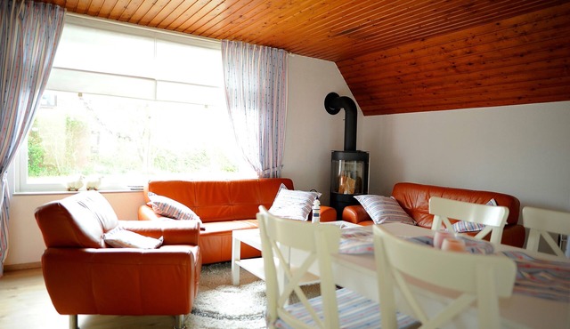 Holiday Home "Friedrichskoog - Spitze" with Open Terrace & Garden