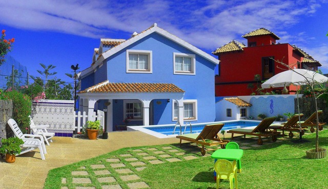 HOLIDAY HOME "EL MAR" - Nice villa with swimming pool & garden