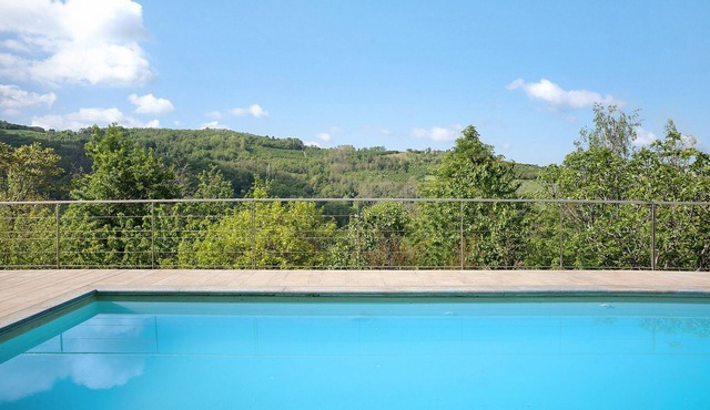 Holiday Home 'La Corte di Langa Alloggio Rubino' with Shared Pool & Wi-Fi