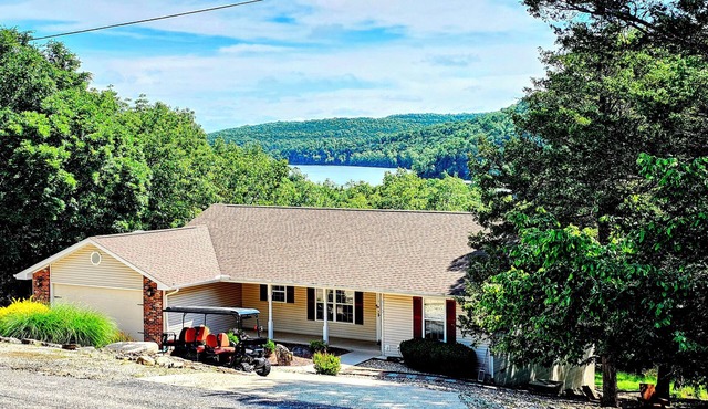 Holiday Haven On The Island! Sleeps 12! Fire pit! 6-Seater Golf Cart Included!