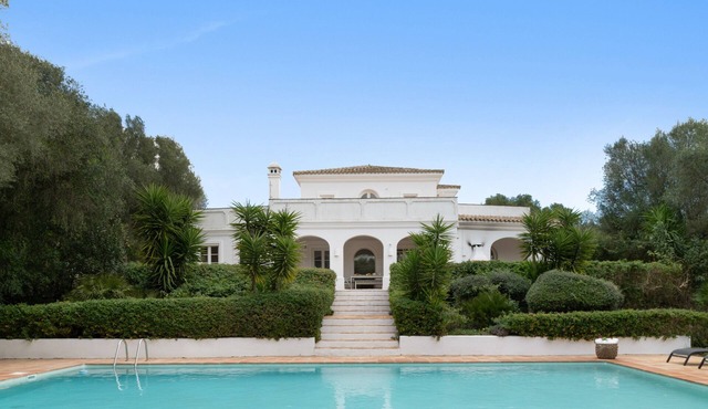 Holiday Home 'Birdie' with Private Pool, Wi-Fi and Air Conditioning