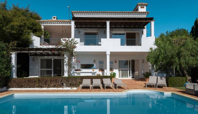 Holiday Home 'Petunia' with Private Pool, Wi-Fi and Air Conditioning