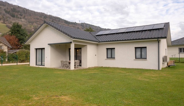Holiday Home 'Les Chaudannes' with Mountain View, Wi-Fi, and Air Conditioning