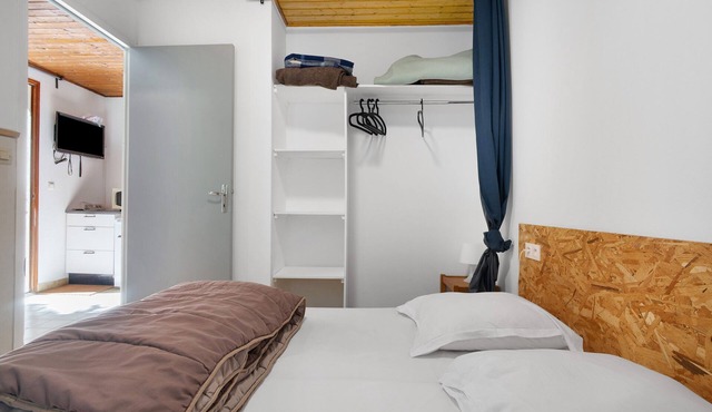 Holiday Home "Maison 2 Personnes" with Shared Pool