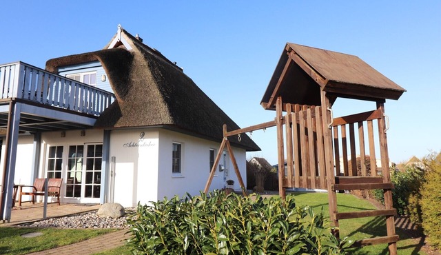 Holiday Home 'Achternkieker' with Sea View, Private Terrace and Wi-Fi