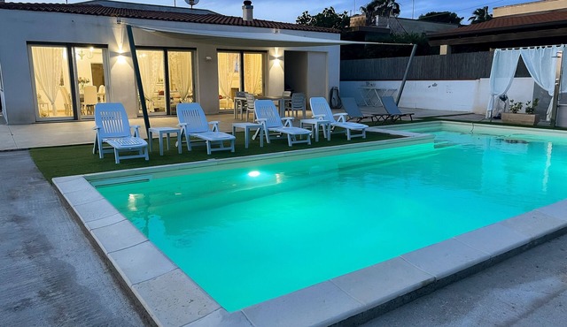 Holiday Home 'Alisea' with Sea View, Wi-Fi and Air Conditioning