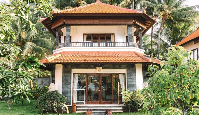 Holiday home beachfront