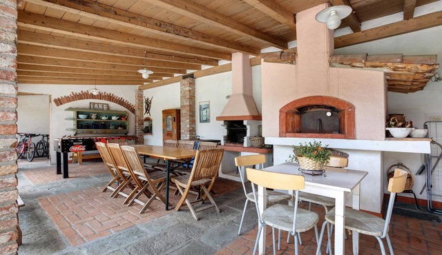 Holiday Home 'Between 5 Terre and Versilia' with Shared Garden, Wi-Fi and Air Conditioning