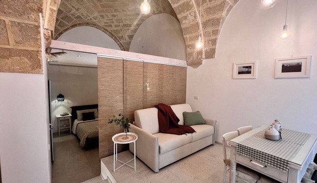 Holiday Home Cardinal, apartment 45 sqm in the heart of the country, in a small street just a short walk from the old town and the sea.