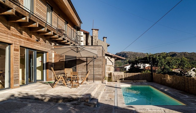 Holiday Home 'Casa Da Avó Custódia' with Mountain View, Wi-Fi and Air Conditioning