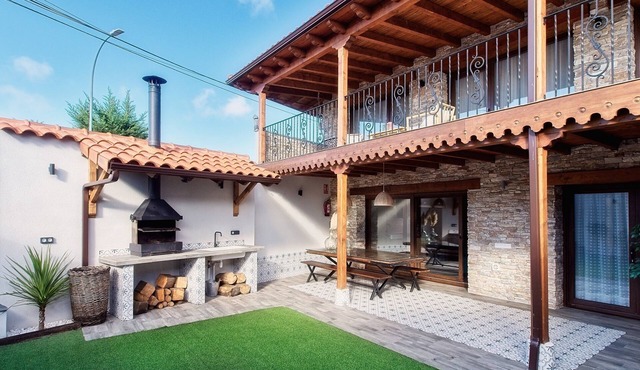 Holiday Home 'Con Encanto' with Private Garden, Balcony and Wi-Fi