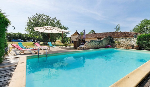 Holiday Home 'Domaine Agenas' with Lake View, Private Pool and Wi-Fi