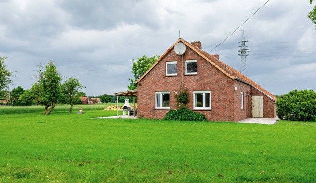 Holiday Home 'Ferienhaus Lüttje Dörp' with Private Terrace, Private Garden and Wi-Fi