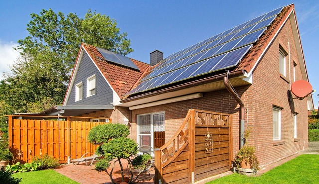Holiday Home 'Ferienhaus Berdum' with Private Terrace, Private Garden and Wi-Fi