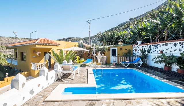 Holiday Home ‘Finca Alejandrina’ with Sea View, Pool, Garden & Wi-Fi