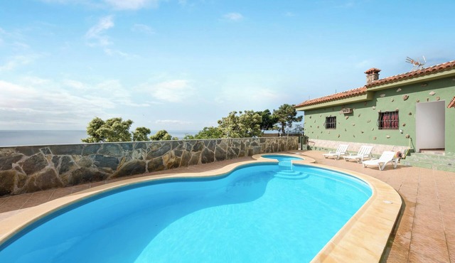 Holiday Home ‘Finca Aramai’ with Sea View, Pool, Wi-Fi & Terraces