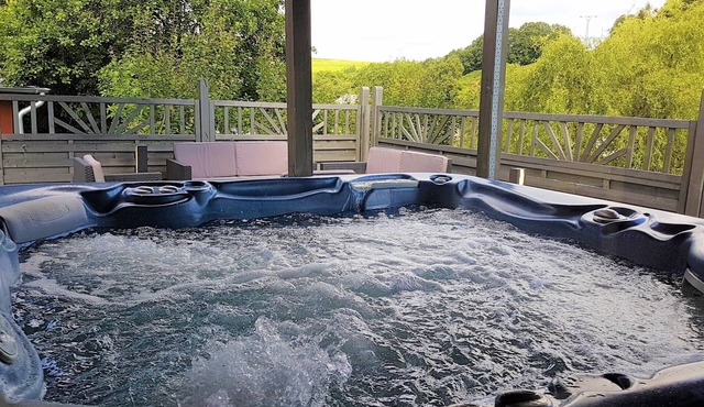 Holiday home for sole use, garden sauna, outdoor whirlpool, WLAN, play barn
