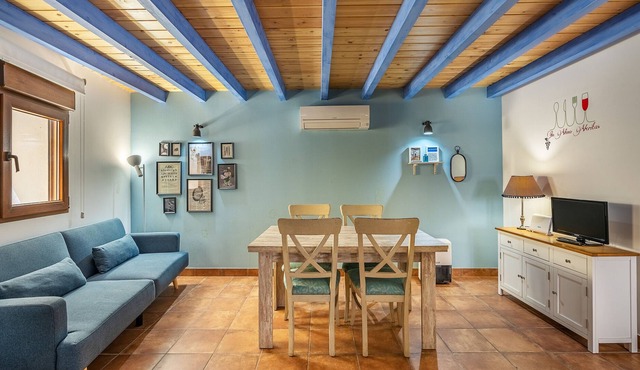 Holiday Home 'Higuera's Home' with Balcony, Wi-Fi and Air Conditioning