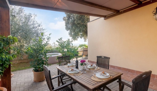 Holiday Home 'Il Piccolo Borgo' for 7 Guests with Shared Pool, Wi-Fi and Air Conditioning