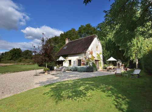 Holiday Home in Le Châtelet with Pool