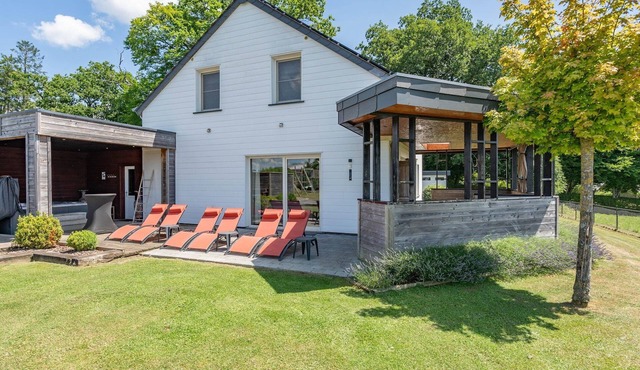 Holiday Home in Nadrin Filly with Garden