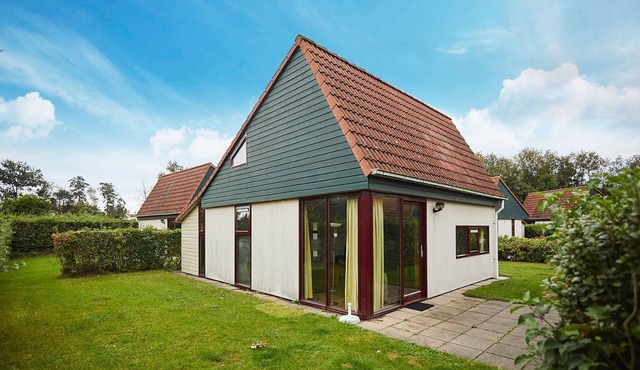 Holiday Home in Zeeland near Lake & Sauna