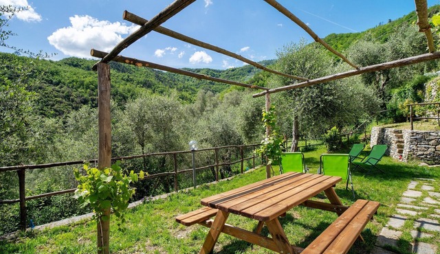 Holiday Home 'La Casa Di Bosco' with Mountain View, Private Garden and Wi-Fi