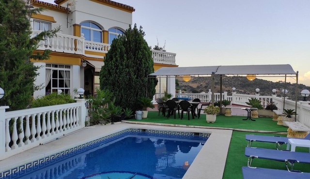 Holiday Home La huerta de Bonela with Mountain Views, Pool & Wi-Fi