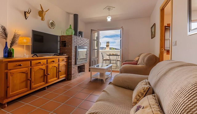 Holiday Home 'Los Compadres' with Mountain View, Shared Pool and Wi-Fi