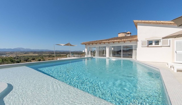 Holiday Home 'Luxury Finca Es Moli Pool Tennis' with Mountain View, Wi-Fi and Air Conditioning