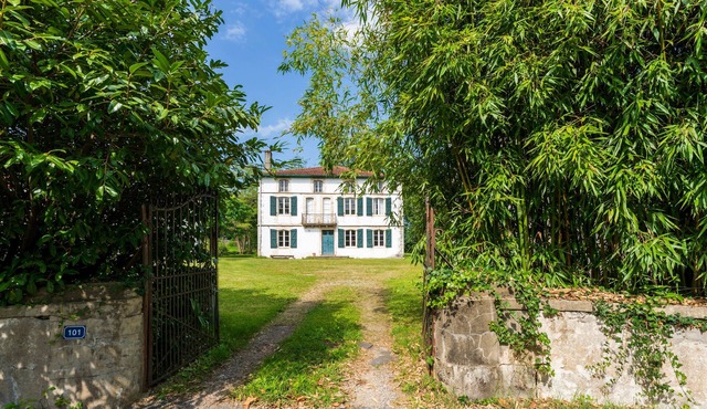 Holiday Home "Maison Etxeparea" with Wi-Fi