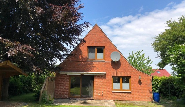 Holiday Home 'Meldorf-Ferienhaus' with Private Terrace, Private Garden and Wi-Fi