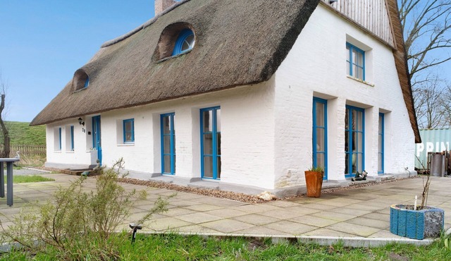 Holiday Home 'Mercimersea' with Private Terrace, Garden & Wi-Fi