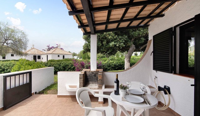 Holiday Home 'Pedras Del Rei I' with Shared Pool, Wi-Fi and Air Conditioning