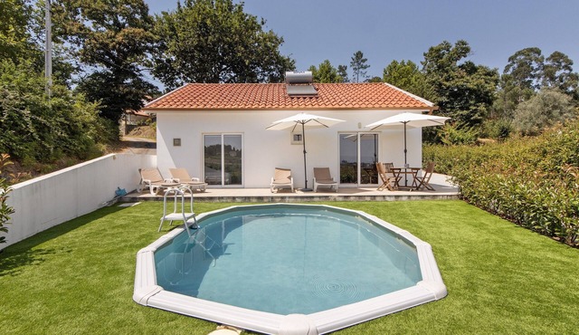 Holiday Home 'Refugio Das Vinhas' with Mountain View, Wi-Fi and Air Conditioning