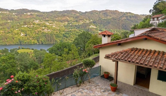 Holiday Home 'Retiro Da Montanha - Gerês' with Mountain View, Private Terrace and Wi-Fi