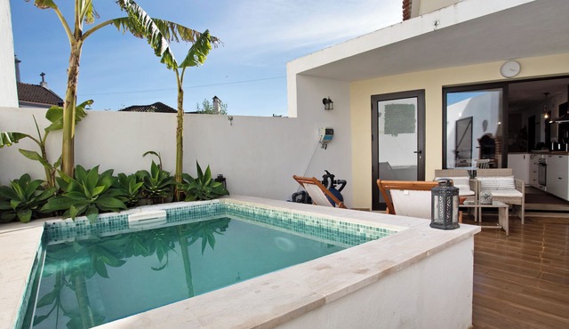 Holiday Home 'River Sun' with Private Pool, Wi-Fi and Air Conditioning