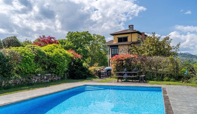 Holiday Home 'Rodiles De Matisón' with Mountain View, Private Pool and Wi-Fi