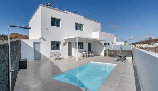 Holiday Home 'Tranquility Among Volcanoes' with Private Pool, Shared Terrace & Wi-Fi