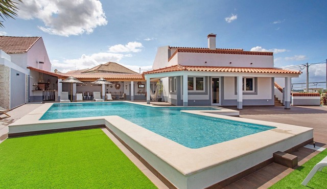 Holiday Home 'Vila River Sublime' with Private Pool, Wi-Fi and Air Conditioning