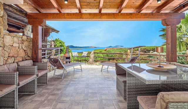 Holiday Home "Villa Caterina" with Sea View, Shared Pool & Wi-Fi