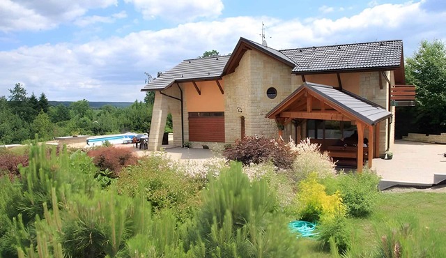 Holiday home with large property