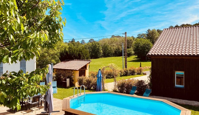 Holiday Home with 3 Bedrooms, Aircon and Private Heated Pool - 40 Mins Bergerac