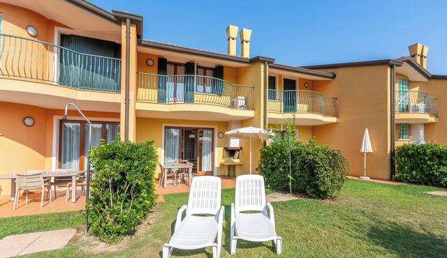 Holiday home with air conditioning and terrace