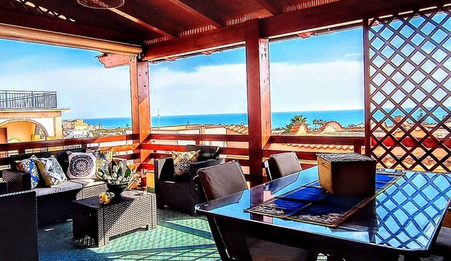 Holiday home with terrace with sea views, air conditioning and large garden for exclusive use