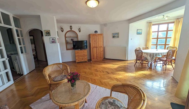 Holiday home with large rooms in the neighbourhood of the quiet nature