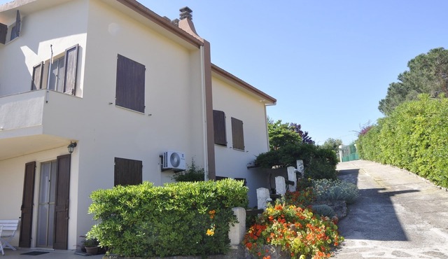 Holiday house with pool and garden, all amenities, perfect for children,