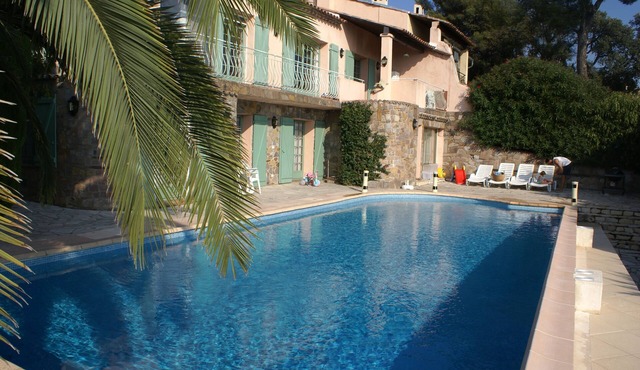Holiday house, 2 apartments + studio ideal for 2 families, large swimming pool
